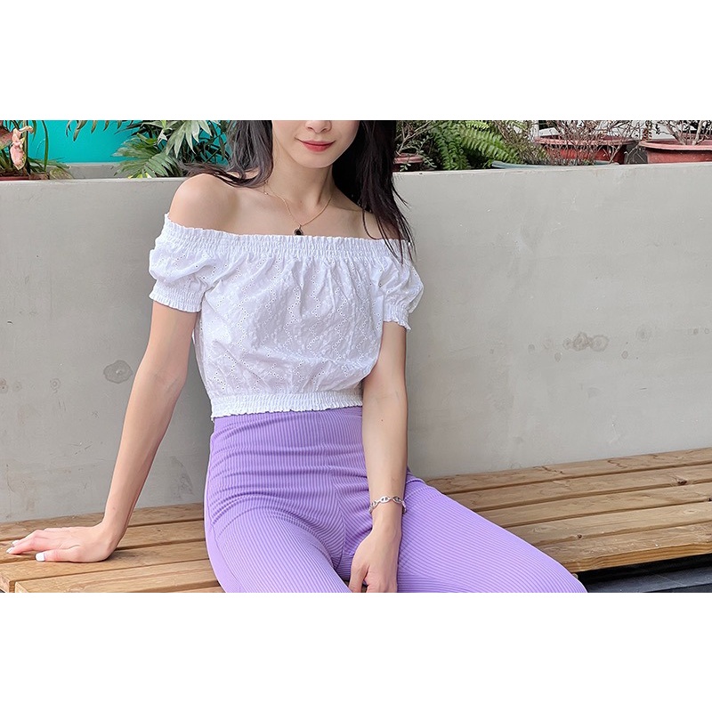 Áo croptop trễ vai thêu hoa HM