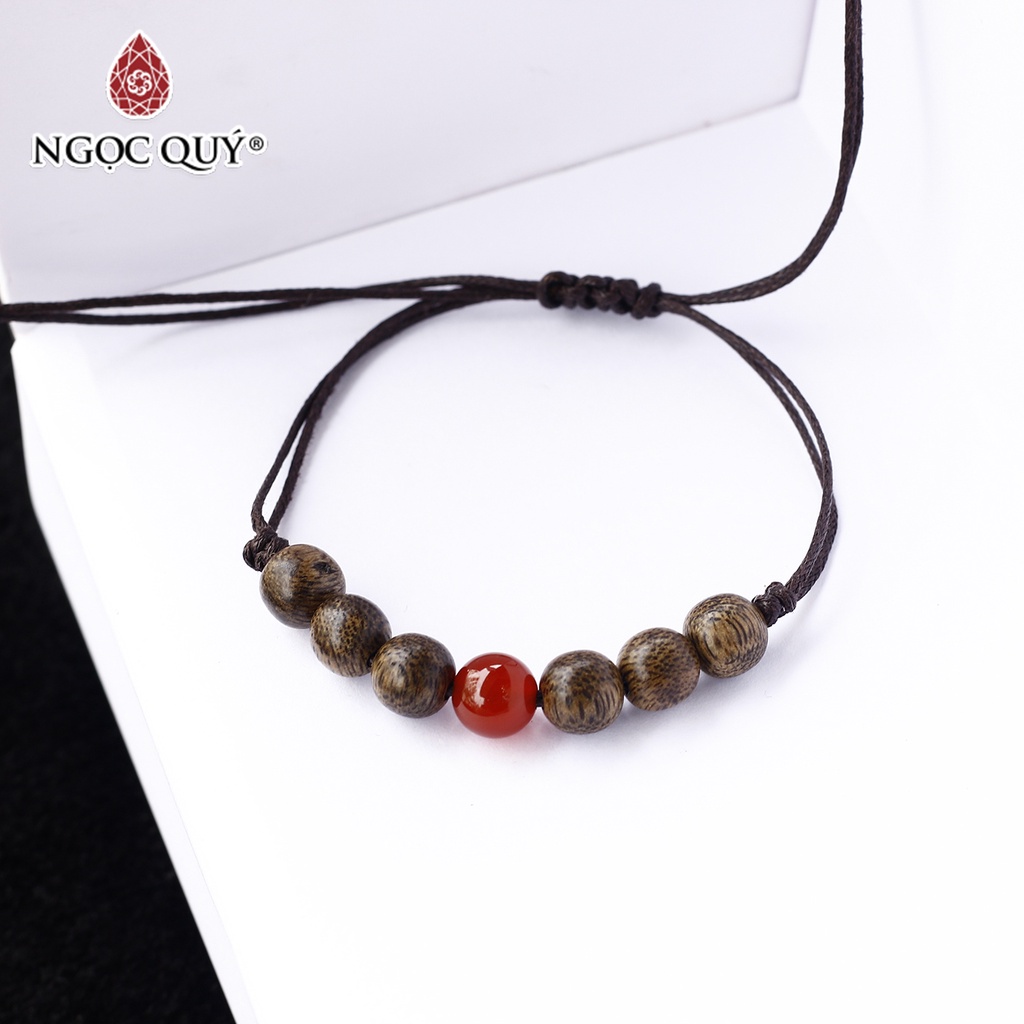 Vòng trầm tốc tròn thắt dây phối đá mã não đỏ - Ngọc Quý