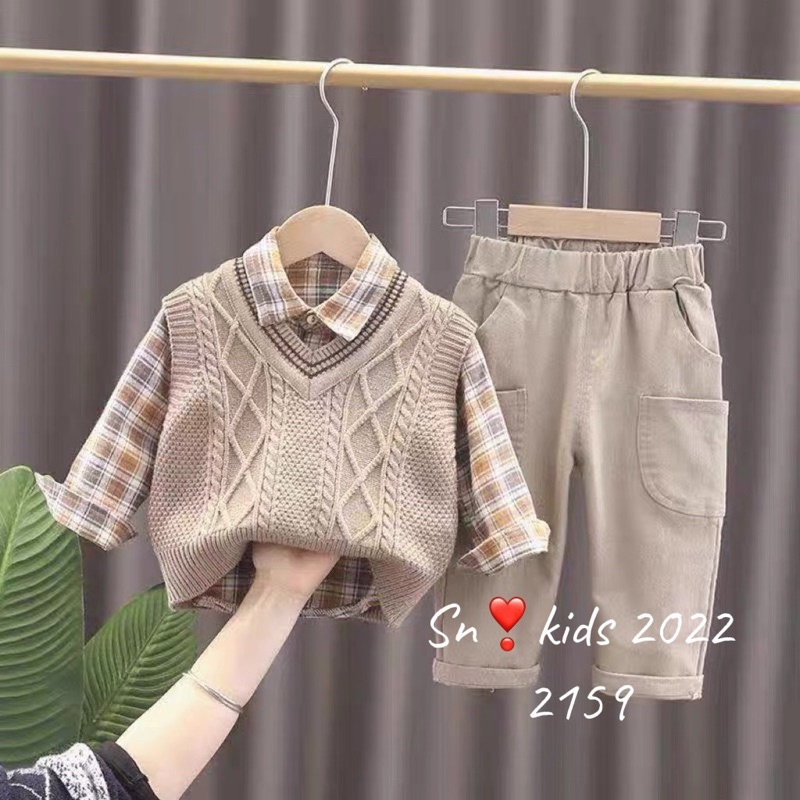 Set áo sơ mi sọc caro kèm áo jeans ghile và quần dài kaki cho bé trai