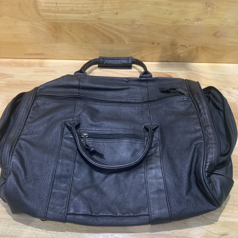 Túi du lịch trống da d.ê secondhand  06211122