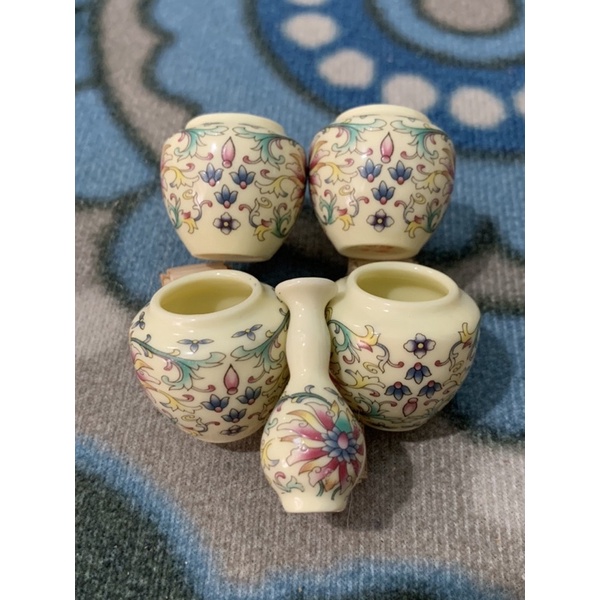 Cóng chim vành khuyên, hút mật