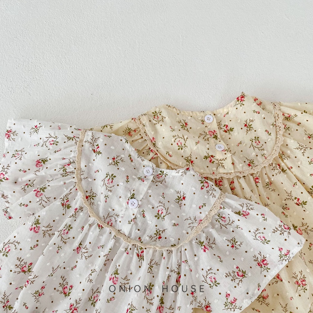 Bộ đồ liền thân trắng vàng hoa nhí tay cánh tiên viền ngực bé gái