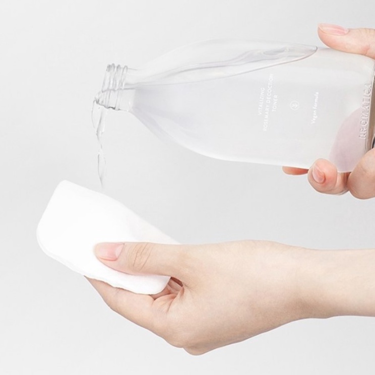 Nước hoa hồng Aromatica Vitalizing Rosemary Decoction Toner 300ml