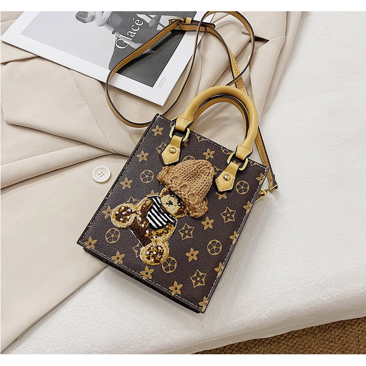 Túi xách nữ đeo chéo gấu xinh nổi bật cực cá tính Capucha T225