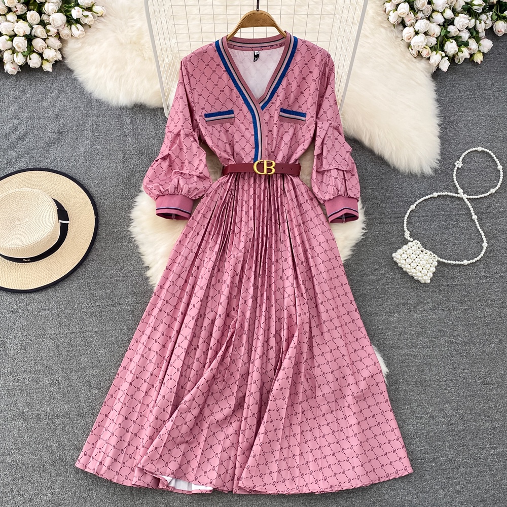 Đầm cổ V dài tay họa tiết kèm thắt lưng phong cách retro