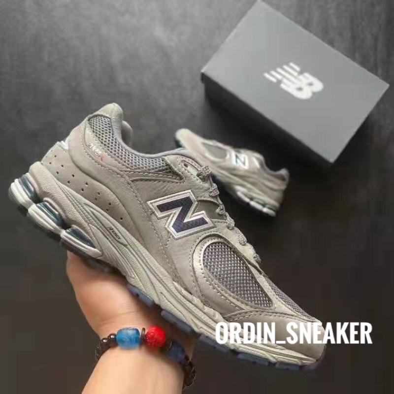 GIÀY NEW.BALANCE2002R LIGHT GREY XÁM ĐEN LAI AU SC
