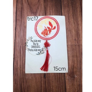 Tấm tròn thêu chú cá kèm dây trang trí