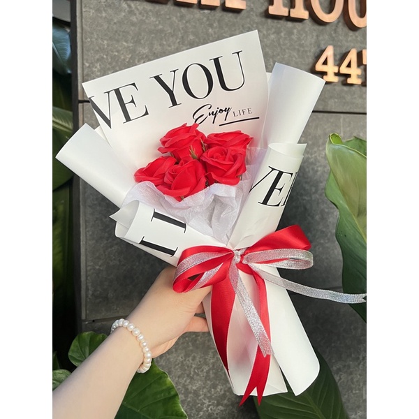 Giấy Gói Hoa, Bó Hoa Có Chữ Tiếng Anh " I Love You", Giấy I Love You Nhiều Màu Khổ 58 x 58cm