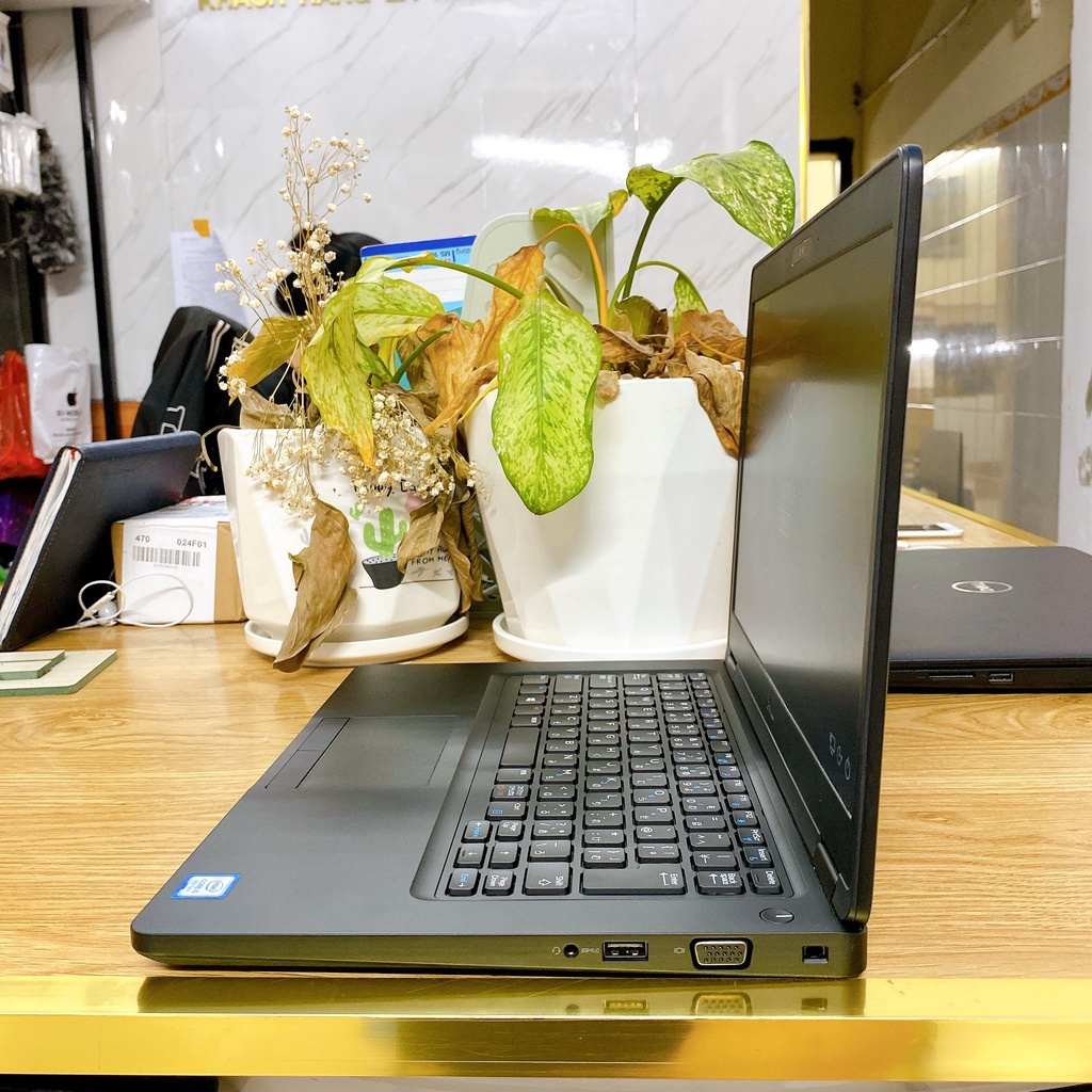 Laptop Dell Latitude 5490 core i5 thế hệ 8 Ram 8GB-Ổ Cứng 256GB SSD-Màn hình 14.inch.Bảo Hành 3-12 tháng.