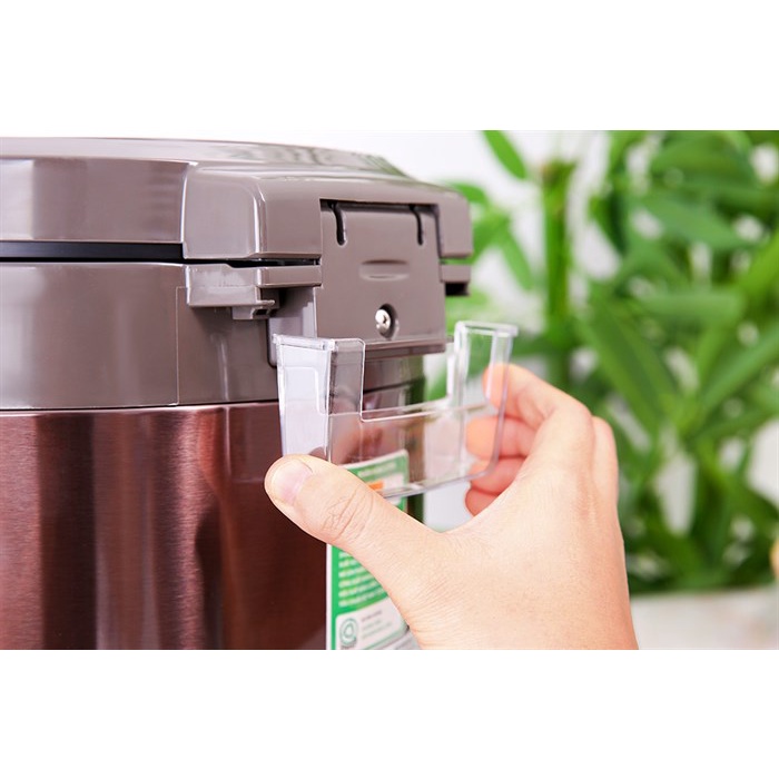 Nồi cơm nắp gài Kangaroo KG18R2-1.8L hàng trưng bày đẹp mới 98-99% chính hãng 100% bảo hành 12 tháng
