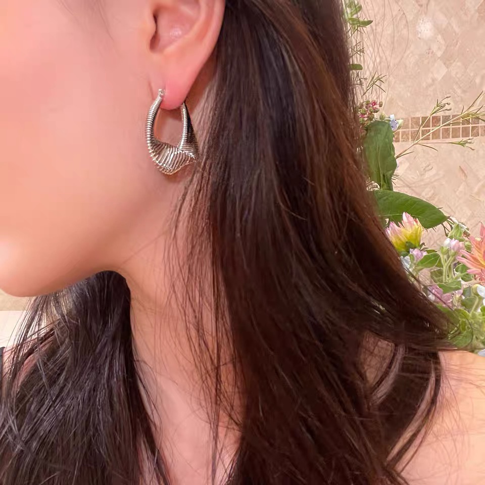 Khuyên Tai Kim Loại Phong Cách Mới Cá Tính Dễ Phối Đồ