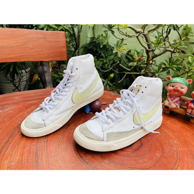 Giày thể thao Nữ cổ cao hãng Nike hàng 2hand VIP chính hãng size 38.5 rất đẹp