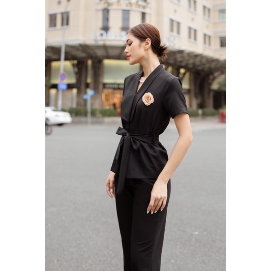 Áo clothesrack có tay cổ sam đen Sammie