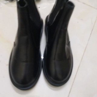 Giày bốt size 37