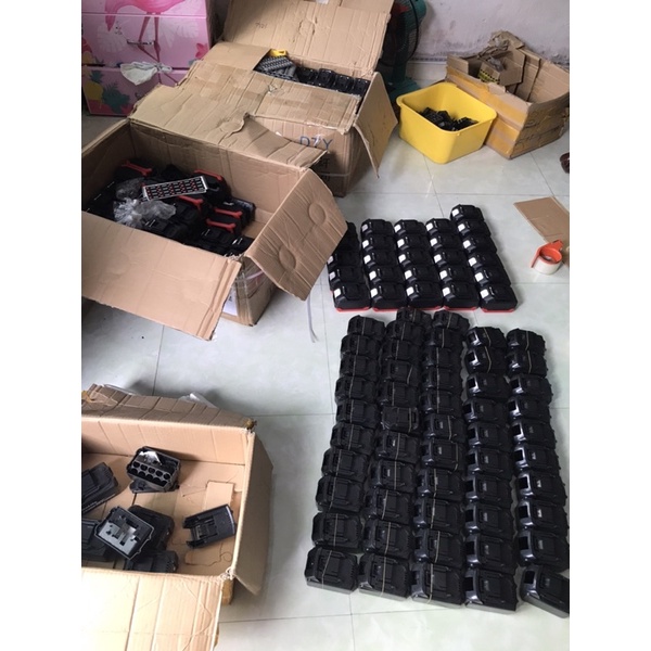 Vỏ pin 18v dùng cho máy makita và các loại máy tàu có chân tương tự