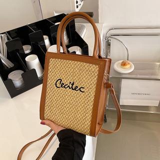 Túi Cói Ceci quai xách, kèm dây đeo chéo. Phù hợp đi chơi.