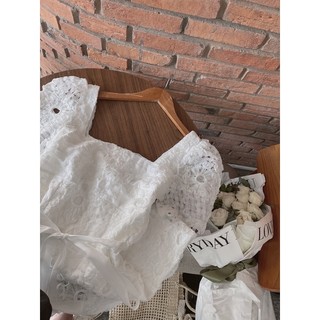 Đầm ren form body khoe dáng