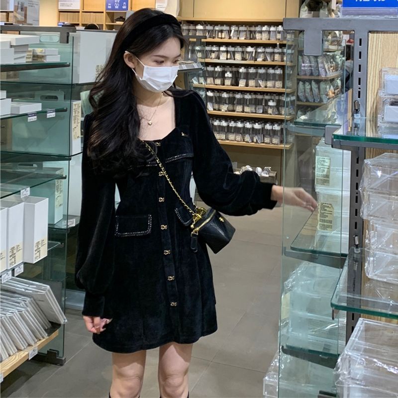 Đầm Nhung Dài Tay Cổ Vuông Thiết Kế Mới Xinh Xắn Thời Trang Dành Cho Nữ