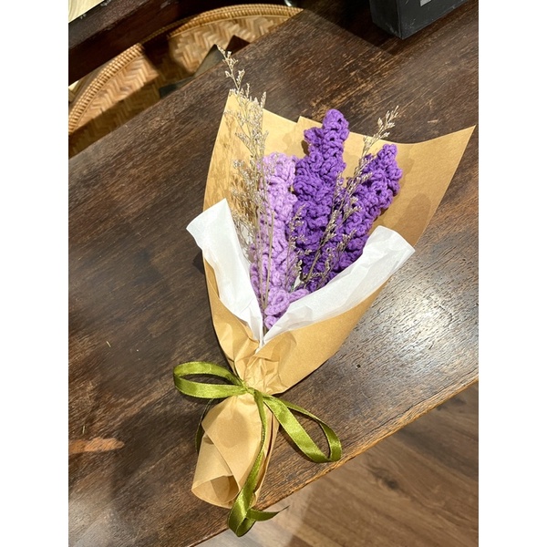 Bó hoa Lavender Oải hương bằng len làm quà tặng