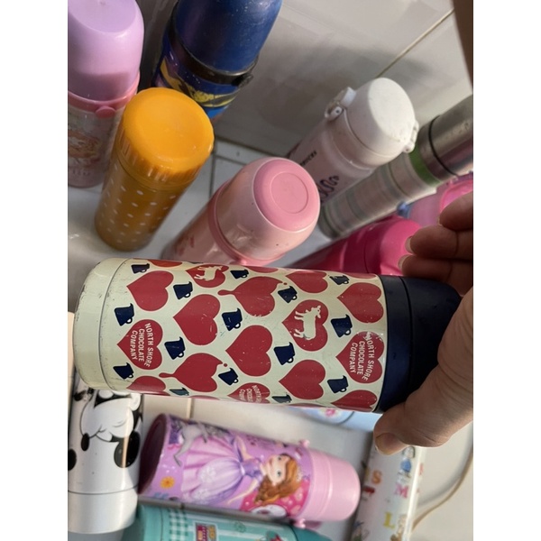 Bình nước từ Nhật sắc màu cho trẻ em..