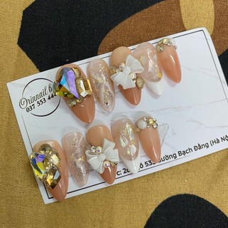 Móng giả thiết kế đính đá khối ẩn xà cừ