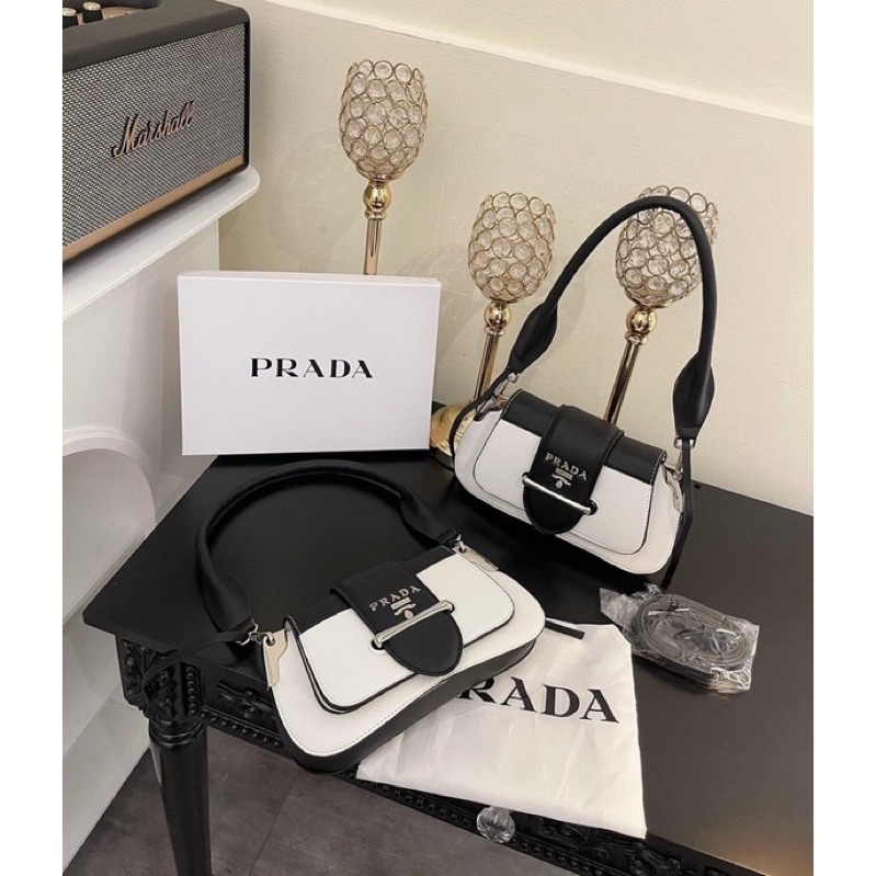 túi xách Prada cắp nách Ngọc Trinh