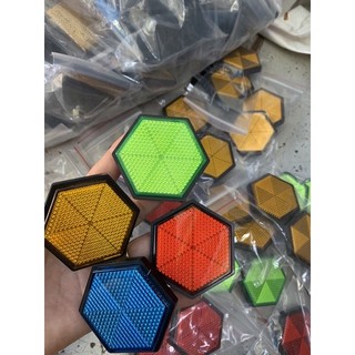 Cặp mắt mèo lục giác gắn biển số xe máy
