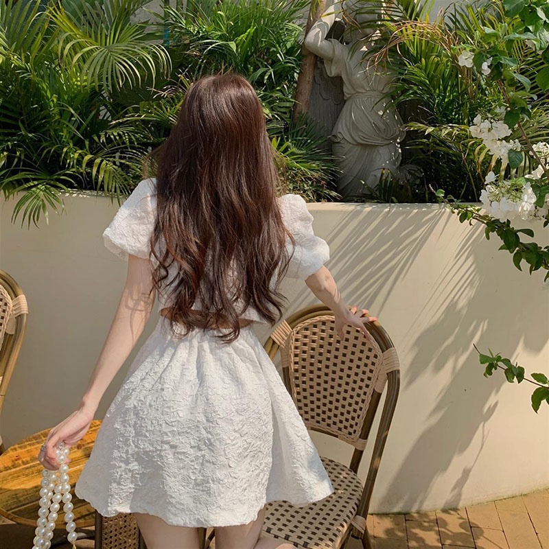 IELGY IELGY Đầm Cổ Chữ V Hở Eo Dập Nổi Họa Tiết Ba Chiều Phong Cách Pháp Thời Trang Cho Nữ Lưng