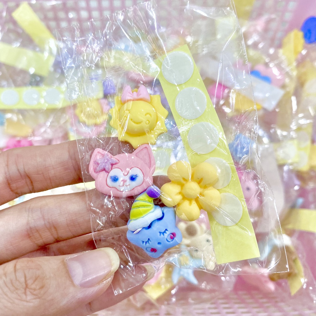 Set 4 charm 3d dán bình nước tặng sẵn keo, ốp điện thoại dễ thương, sticker 3d xinh xắn