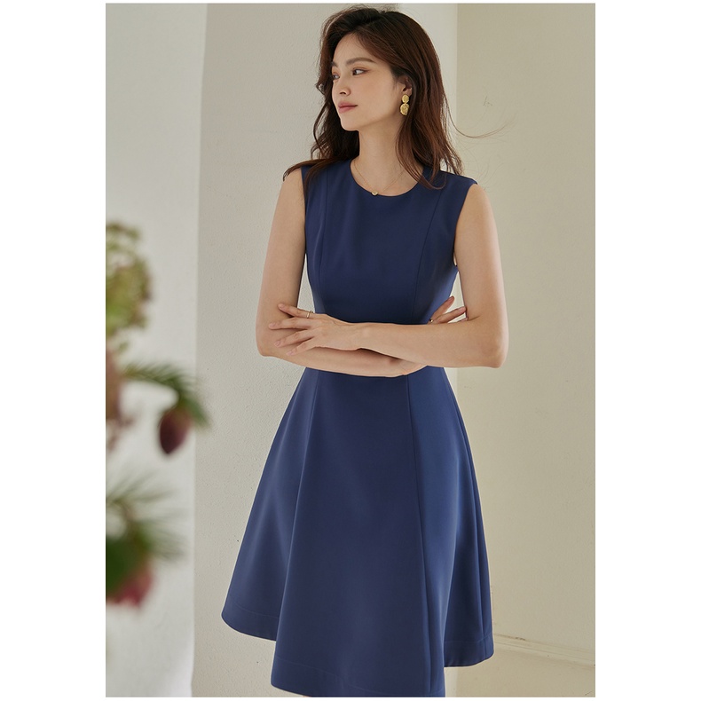 Đầm xoè trơn tối giản cổ tròn sát nách nhẹ nhàng