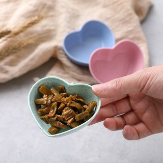 đĩa lúa mạch đựng nước chấm gia vị