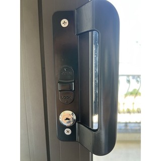 Khóa cửa lùa chữ D (Tay nắm chữ D có chìa)