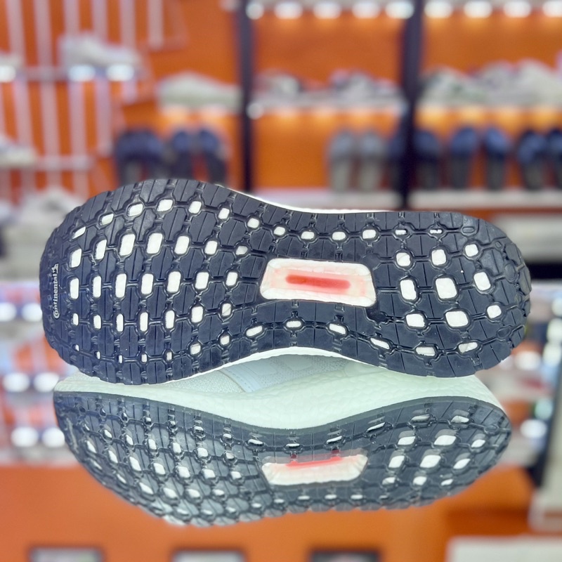 GIÀY THỂ THAO ULTRA BOOST 6.0 TRẮNG TẶNG KÈM BỘ QUÀ TẶNG GIÁ TRỊ