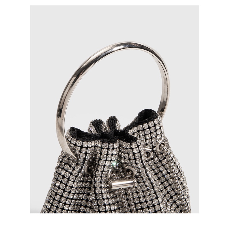 Túi Đeo Chéo Đính Đá Lấp Lánh Phối Dây Xích Thời Trang Cho Nữ