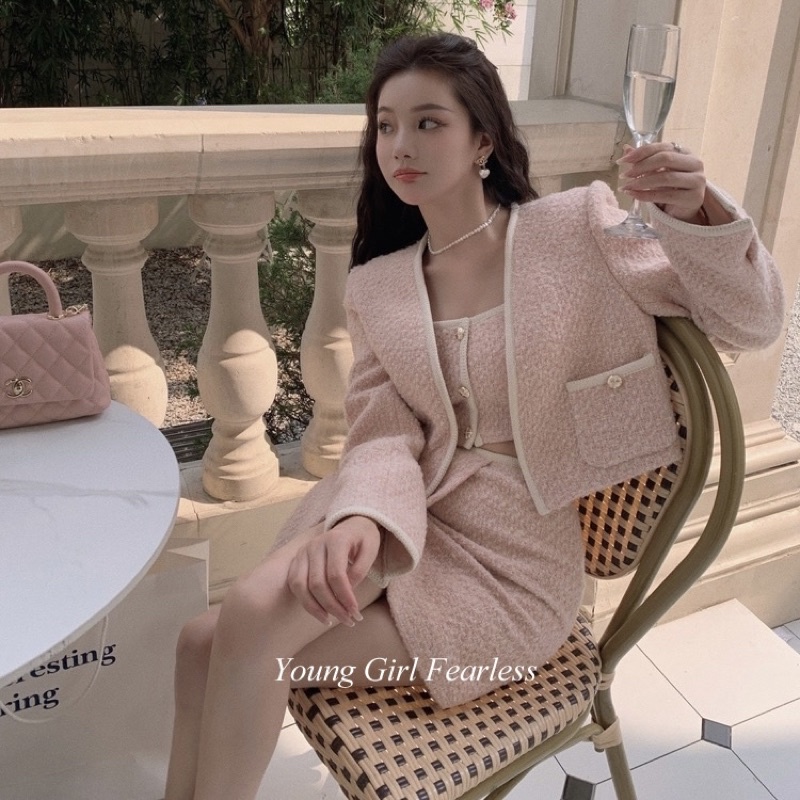 Set 3 món dạ hồng viền: Áo khoác crop blazer hồng viền túi + Croptop 2 dây hồng cúc mạ + Chân váy hồng đắp tà
