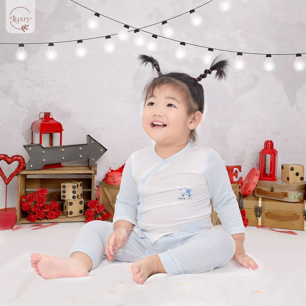 Bộ quần áo dài tay cài lệch vạt chéo phối túi Luxry đáng yêu làm từ vải sợi tre cho bé từ sơ sinh đến 18 tháng