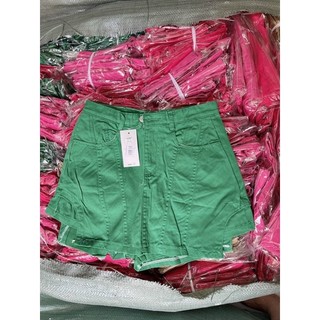 chân váy khoét vạt hot trend