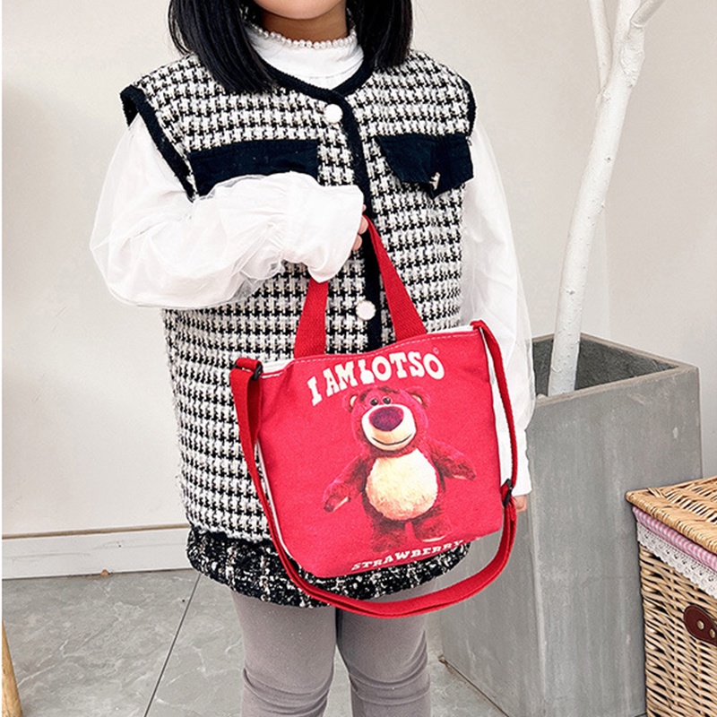 Túi Đeo Chéo Mini Bằng Vải Canvas Hình Gấu Dâu Tây Dễ Thương Dành Cho Trẻ Em Và Người Lớn