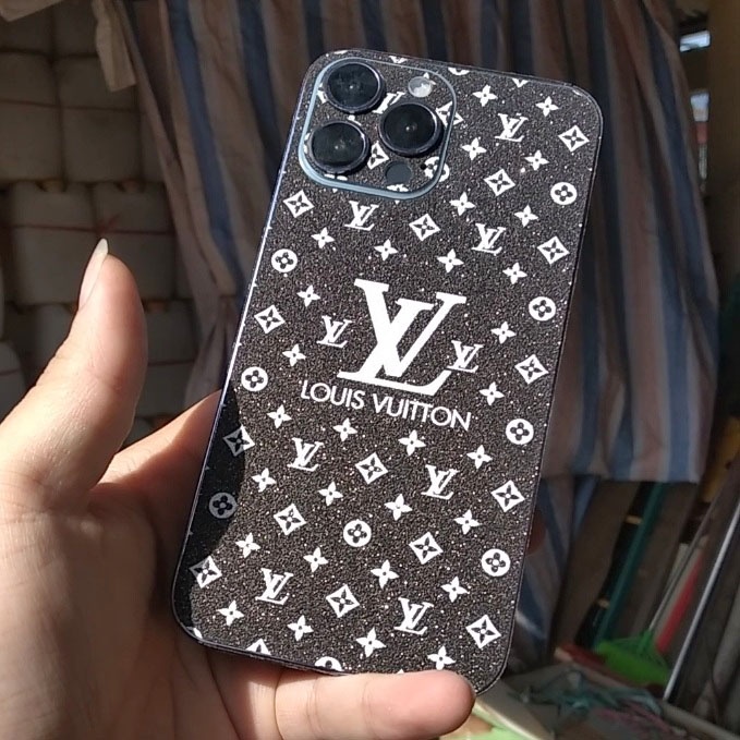 Dán skin Iphone kim tuyến đen LV chữ lớn 6/6s tới 14promax full lưng viền