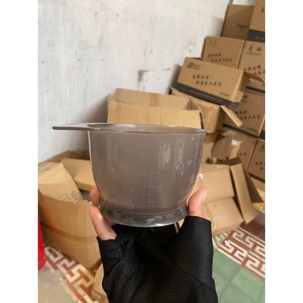 com bo 1 bát kèm 1 lược sử dụng trong ngành tóc, để nhuộm tóc