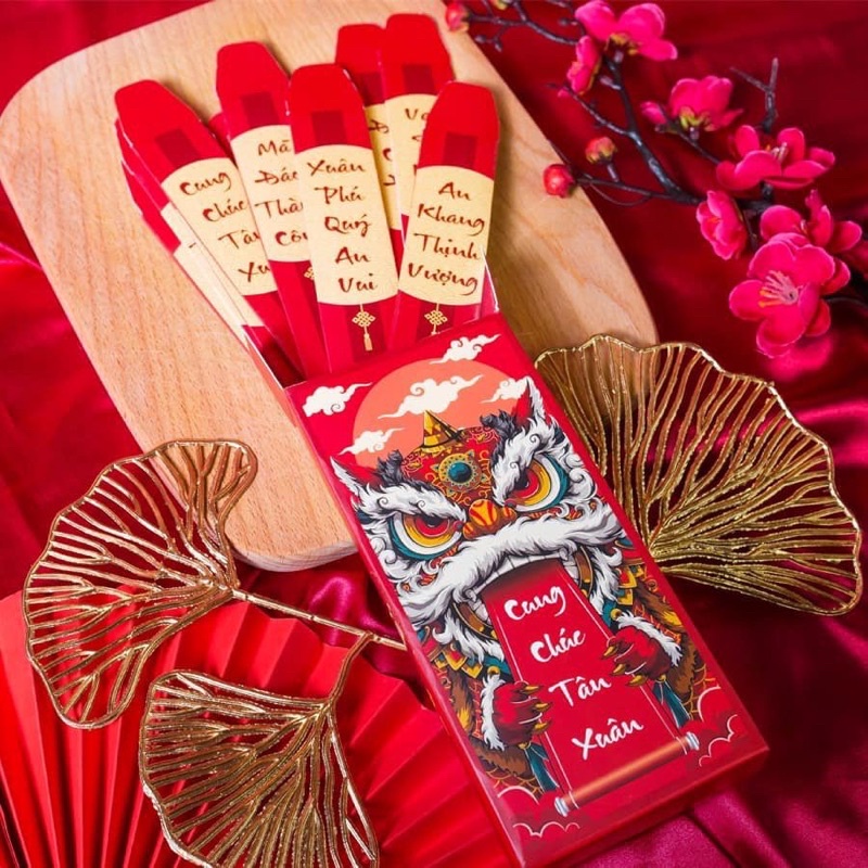 Lì Xì Gieo Quẻ Tài Lộc Hình Đầu Lân Tết 2024 GIÁP THÌN, giấy C300 Cứng Cáp, Cán Mờ in sắc nét - Hộp 15 Thẻ
