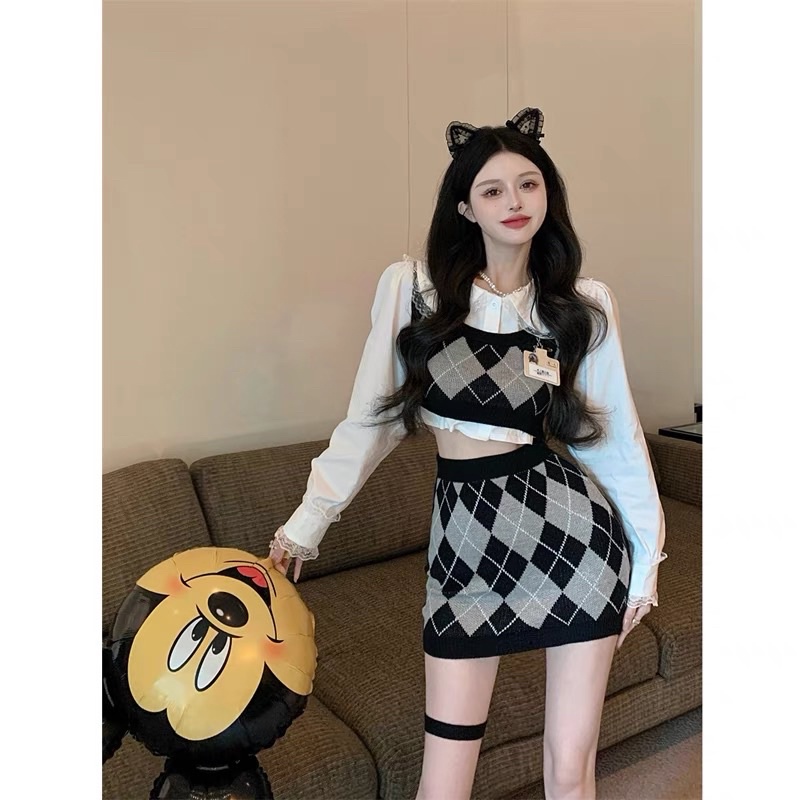 Set Váy Croptop Hoạ Tiết Quả Trám Và Sơmi Tay Dài Năng Động
