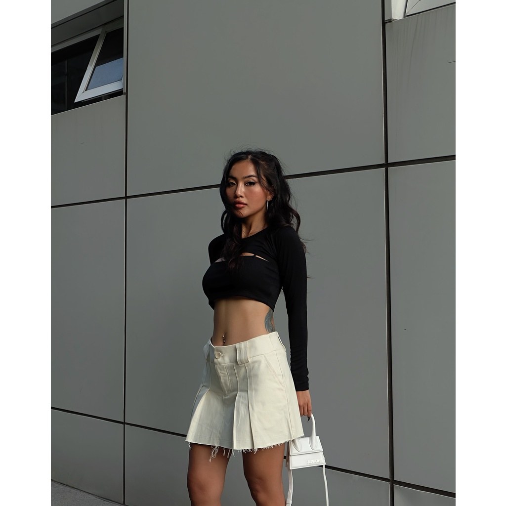 Áo croptop cut-out tay dài, màu đen, là min - SUPER CROP SWEATER WITH CAMI