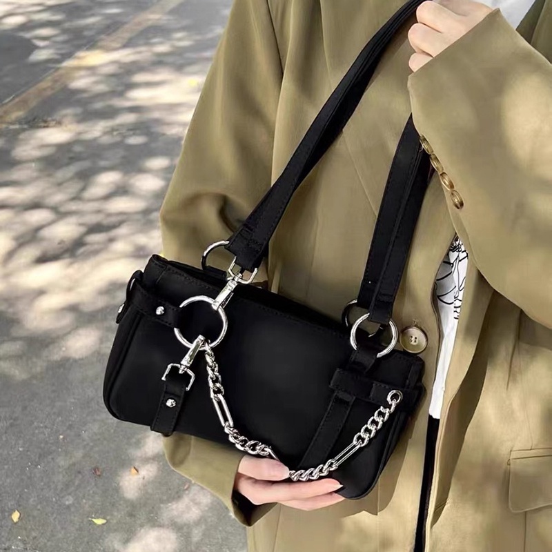 IELGY Túi Đeo Chéo Màu Đen Phối Dây Xích Thời Trang Cho Nữ