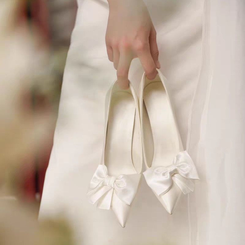Giày Cao Gót Vải satin Màu Trắng Đính Nơ Thời Trang Mùa Đông Dành Cho Nữ