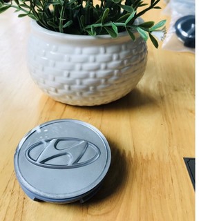 Logo chụp mâm bánh xe ô tô hyundai- đường kính 60mm- màu bạc