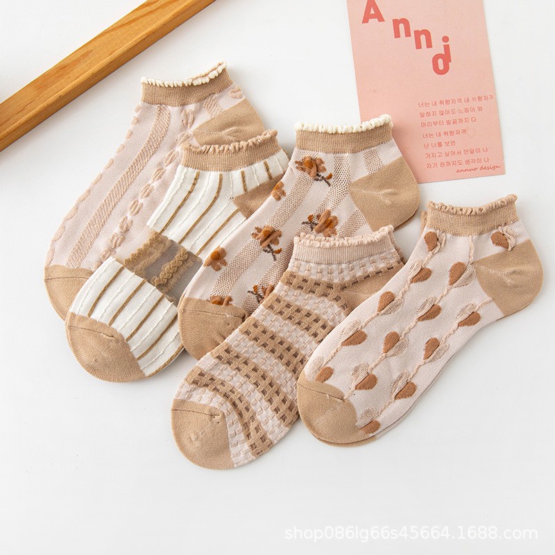 Tất nữ cổ ngắn tone màu nâu vintage, họa tiết vân nổi, phong cách nhẹ nhàng, chất liệu thoáng mát, thấm hút mồ hôi