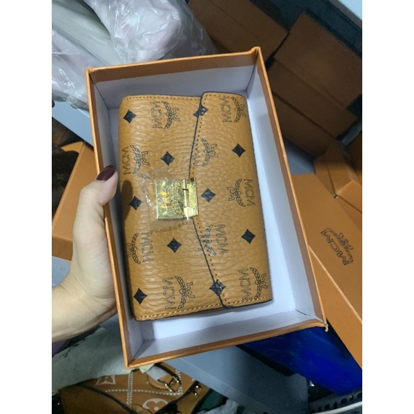 Mĩm mĩm túi xáchh