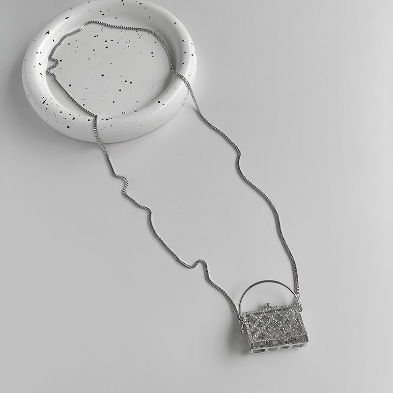 Túi Đeo Chéo mini Hình Vuông Rỗng Đính Kim Cương Phối Dây Xích Kim Loại Thời Trang Cho Nữ