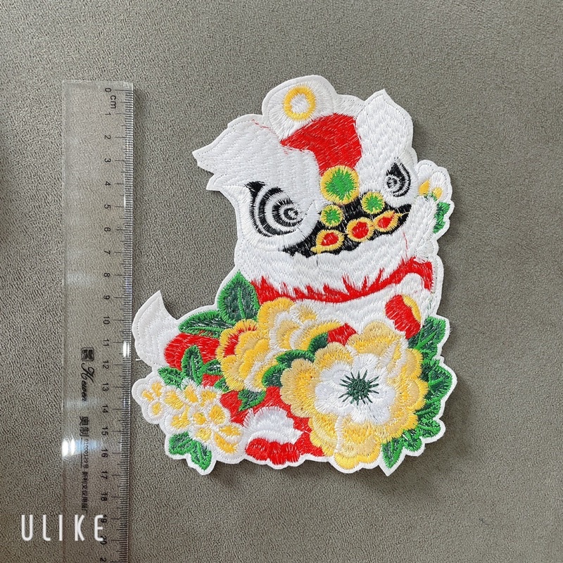sticker thêu là ủi lân hoa